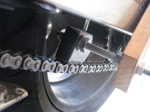chain and base oiler in place